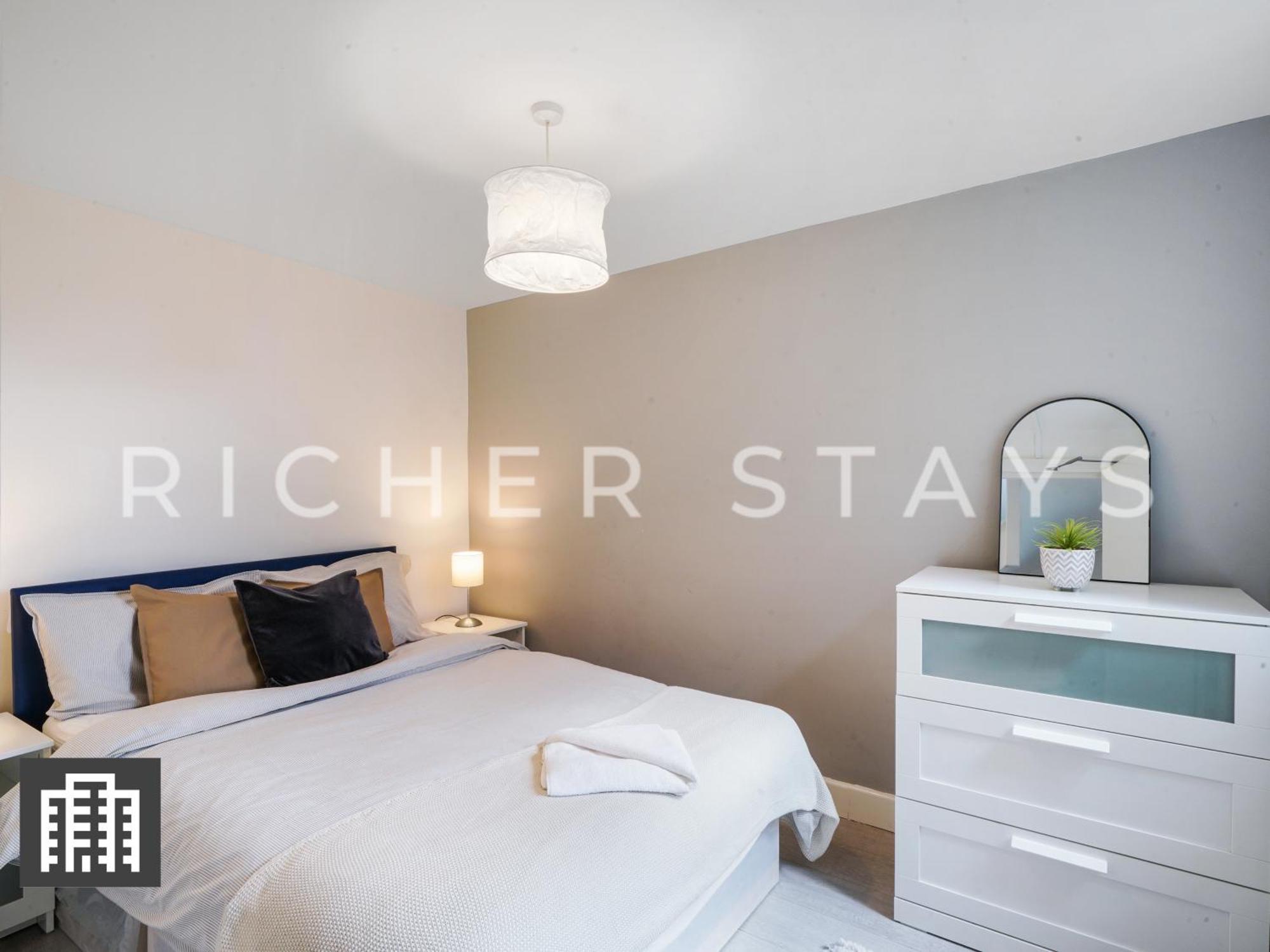 Large Home For Contractors & Families - Garden & Amenities Лондон Экстерьер фото